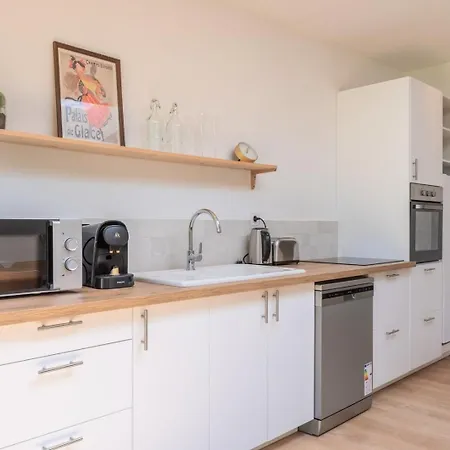 Spacious House With 4 Bedrooms & Garden, Near Tram * Mouvaux