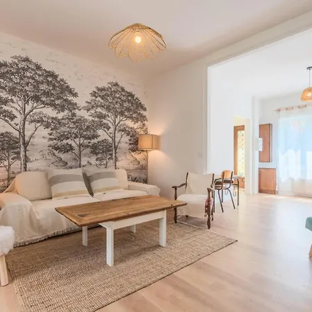 Gæstehus Spacious House With 4 Bedrooms & Garden, Near Tram Mouvaux