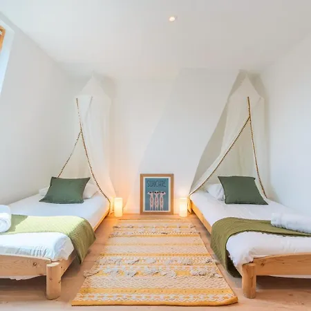 Guest house Spacious House With 4 Bedrooms & Garden, Near Tram Mouvaux